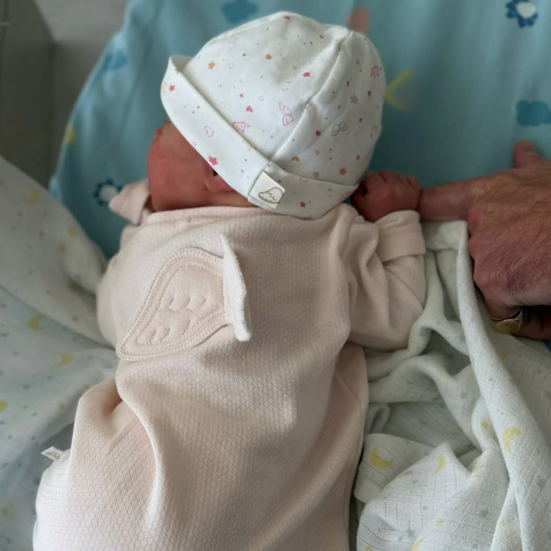 Princess Eugenie's daughter in a pink sleeper