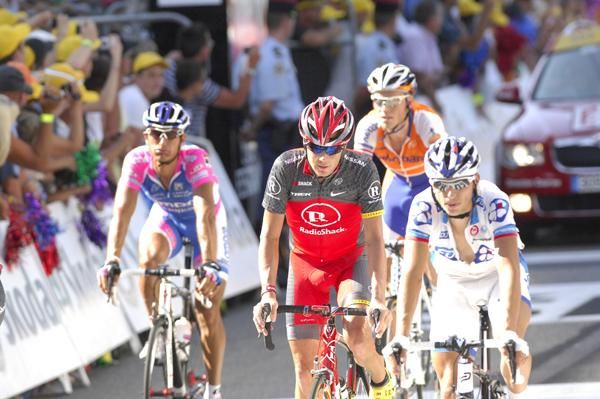 Chris Horner (Radioschack) crosses the line