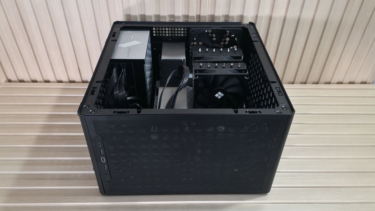 Cooler Master Q300L V3 - Inside