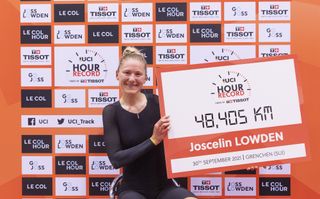 Joscelin Lowden sets new women's UCI Hour Record in 48.405km