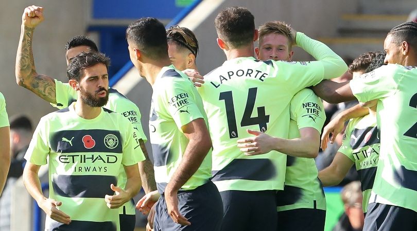 Manchester City players celebrate Kevin De Bruyne&#039;s winner against Leicester.