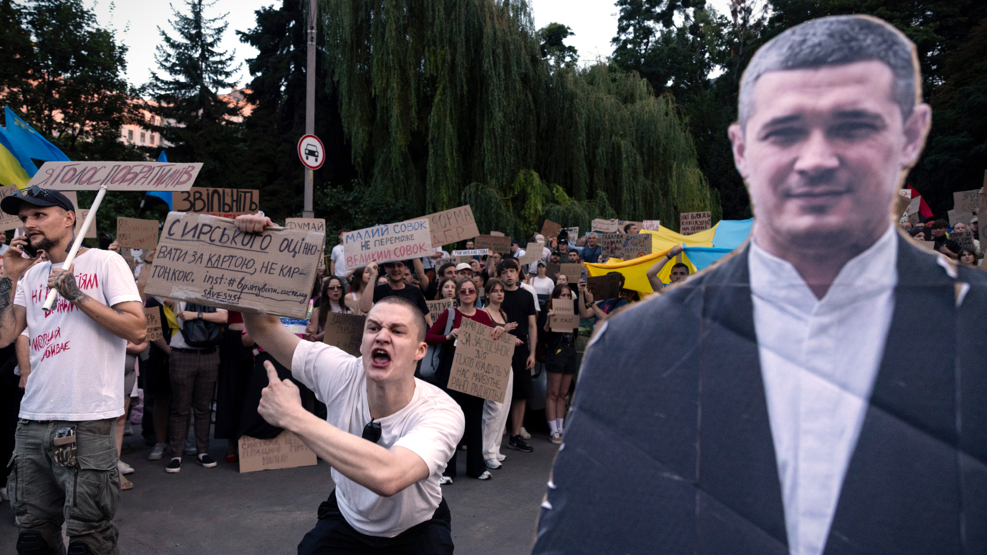Protesters in Kyiv denounce ouster of Defense Minister Mykhailo Fedorov