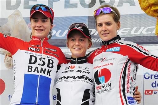 The GP de Plouay-Bretagne podium: (L-R) Marianne Vos (2nd, DSB Bank - LTO), Emma Pooley (1st, Cervelo TestTeam) and Emma Johansson (3rd, Red Sun Cycling Team)