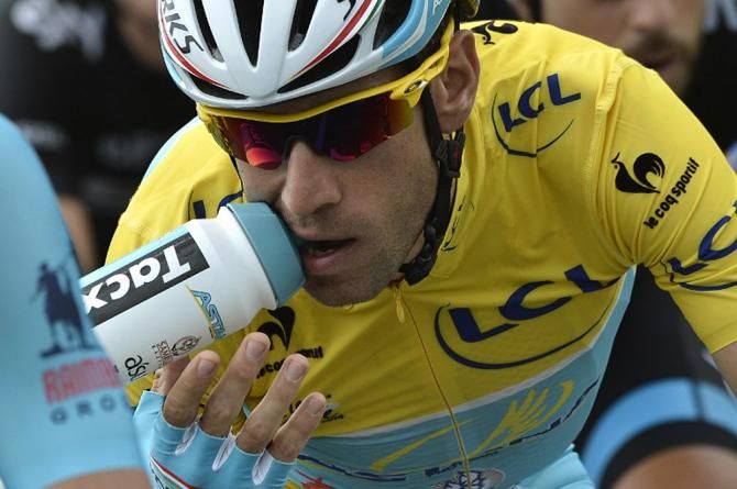Overall race leader Vincenzo Nibali (Astana) takes in fluid during stage 4