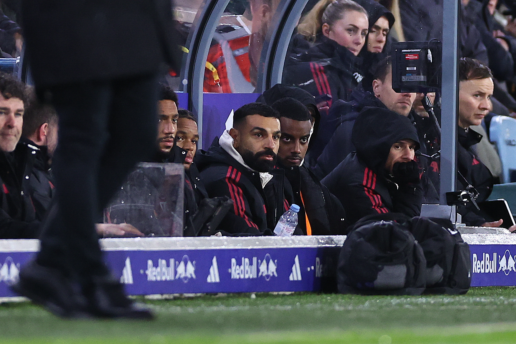 LEEDS, ENGLAND - DECEMBER 6: Mohamed Salah and Alexander Isak of Liverpool on the bench during the Premier League match between Leeds United and Liverpool at Elland Road on December 6, 2025 in Leeds, England. (Photo by Robbie Jay Barratt - AMA/Getty Images)