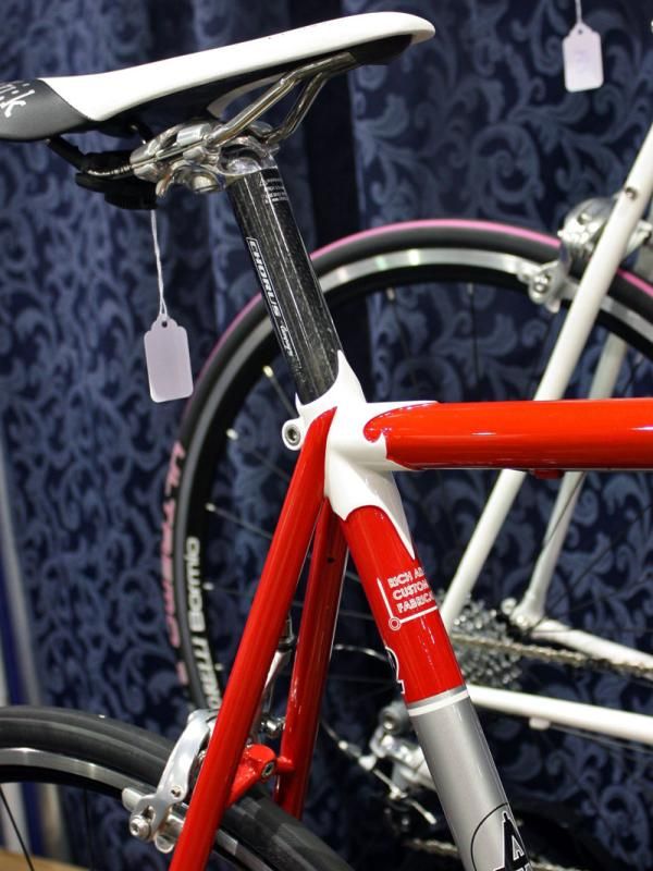 A classic look on this Rich Adams frame courtesy of the neatly lugged seat cluster and red, white and silver paint.