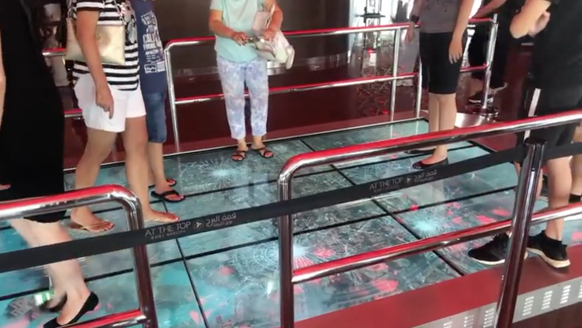 LG, BrightSign, and Dubai-based system integrator DigiComm created an interactive simulation of a glass floor on the 125th-story observation deck of the Burj Khalifa in Dubai.