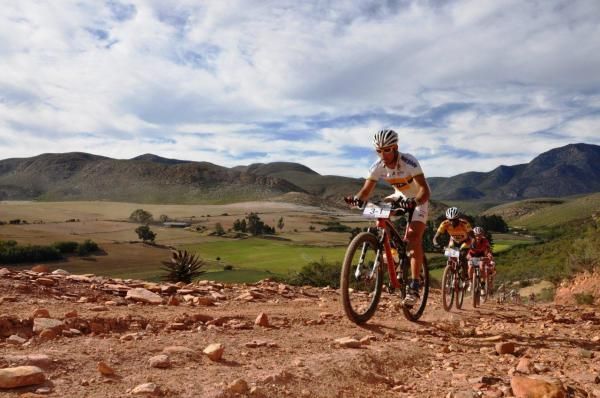 Kevin Evans (MTN) leads the assault up the Attakwas.