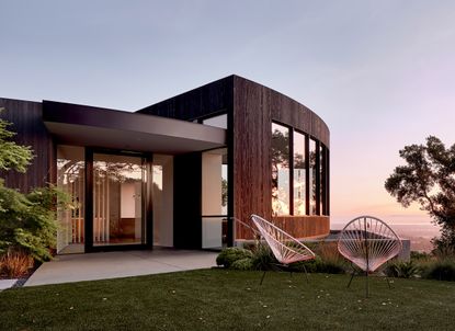 Side view of Round House by Feldman architecture