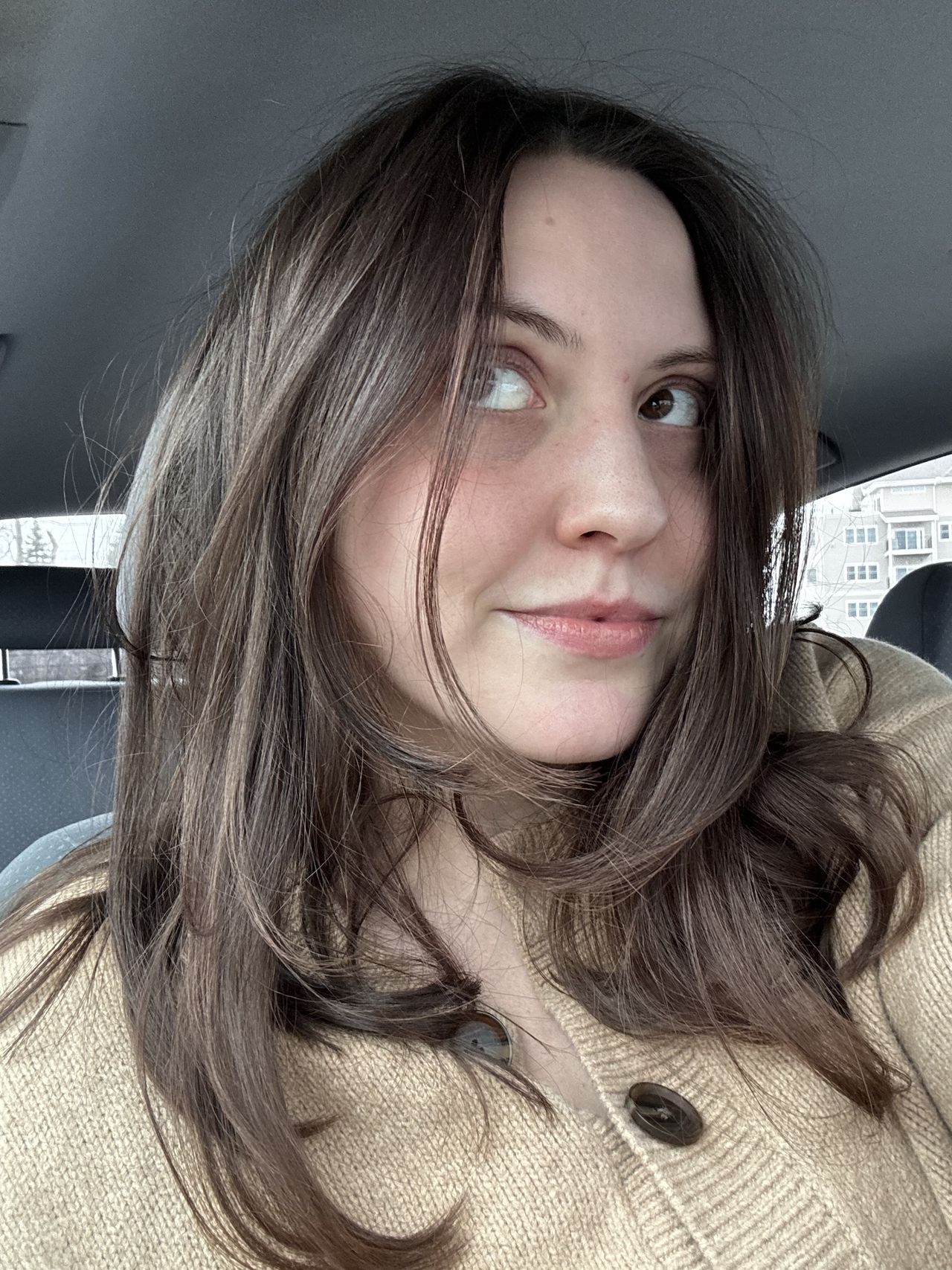 Sophia Vilensky's volumized hair after using K18.