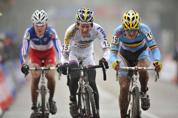 Arnaud Jouffroy (France), Tom Meeusen and Kenneth Van Compernolle (Belgium) in the dash for the minor placings