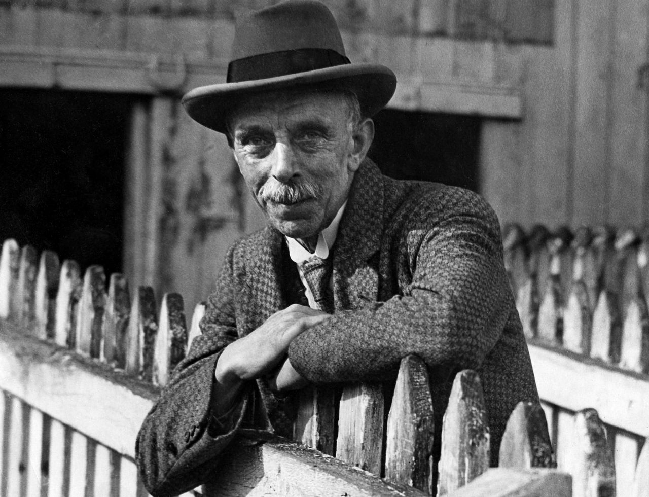 Cardiff City manager Fred Stewart leaning on a fence, 1929