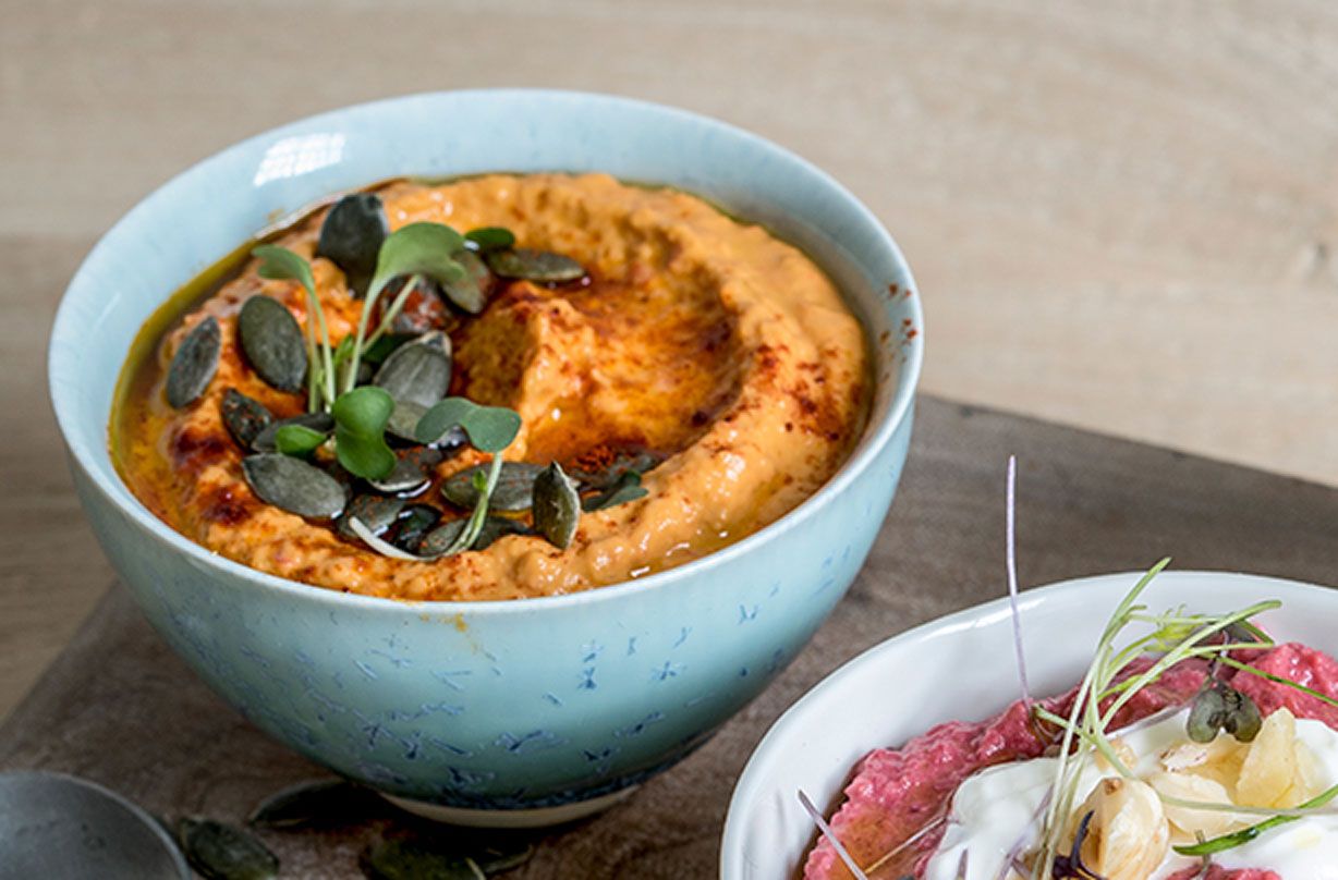 Roasted red pepper hummus