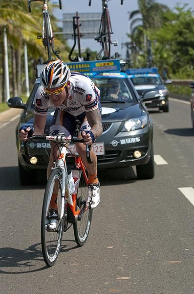 Deon Locke (Champion Systems) from Australia was feeling the pinch closing in on the final twenty kilometres but was fighting hard for the win.