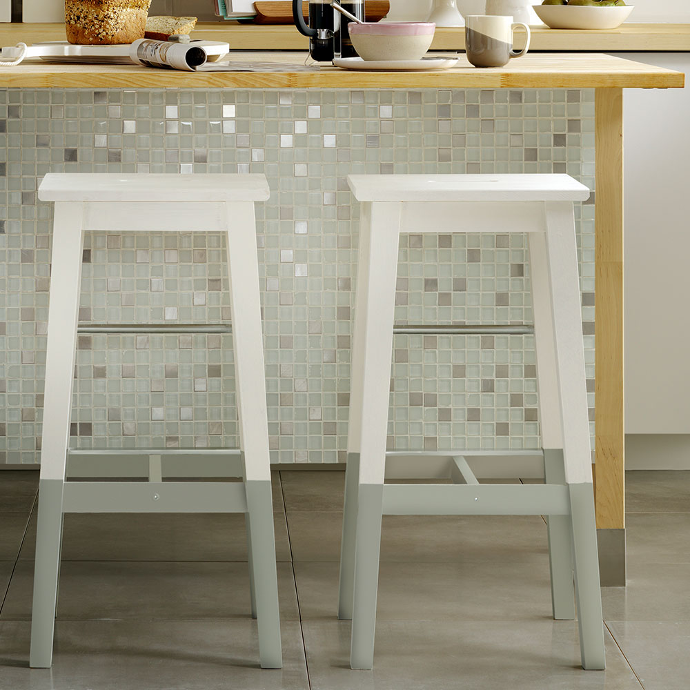 bar table with stools