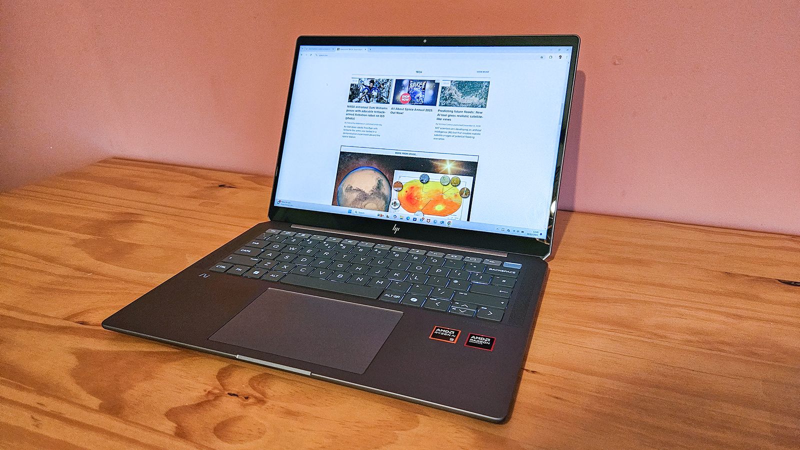 HP OmniBook Ultra 14インチ Ryzen Windows 11 HP OmniBook Ultra 14 (2024) review: Boring on the outside, magic