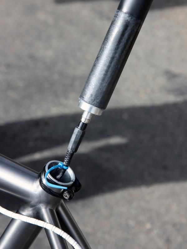 The slick internal battery is housed inside the seatpost.