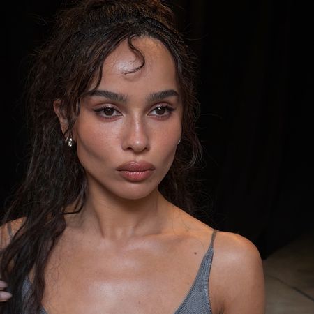Zo&euml; Kravitz with a contoured makeup look