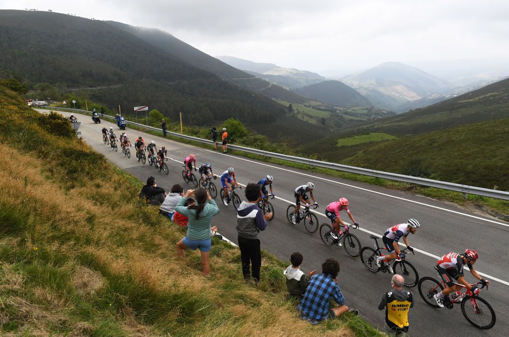 MONFORTE DE LEMOS SPAIN SEPTEMBER 03 A general view of the the breakaway beginning to climb the Paradavella 693m during the 76th Tour of Spain 2021 Stage 19 a 1912 km stage from Tapia to Monforte de Lemos lavuelta LaVuelta21 on September 03 2021 in Monforte de Lemos Spain Photo by Tim de WaeleGetty Images