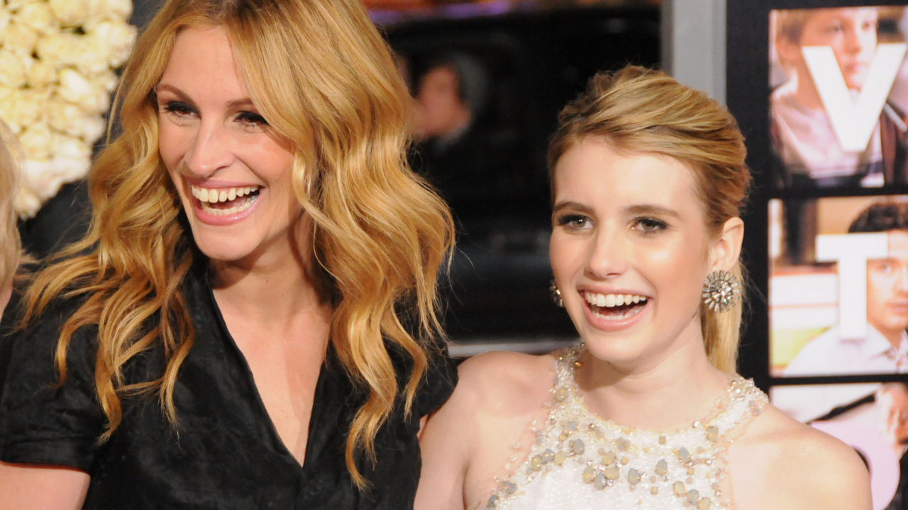 Actresses Julia Roberts and Emma Roberts arrive to the Los Angeles Premiere &quot;Valentine&#039;s Day&quot; at Grauman&#039;s Chinese Theatre on February 8, 2010 in Hollywood, California