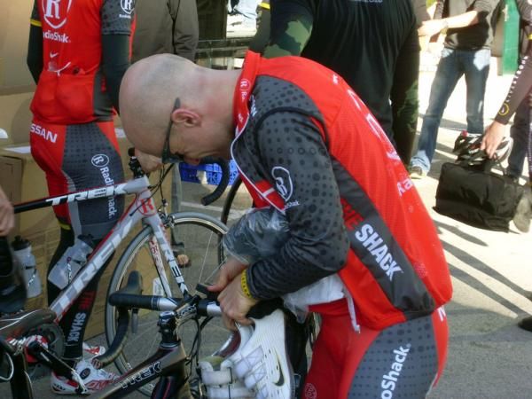 Levi Leipheimer even took to making his own adjustments.