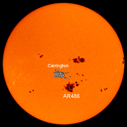 Citra satelit matahari jingga, menunjukkan diagram skematik Bintik Matahari Besar 1859 di samping gambar sebenarnya bintik matahari dari tahun 2003. Bintik-bintik tersebut berukuran sama dan kira-kira sepersepuluh lebar Matahari yang terlihat.