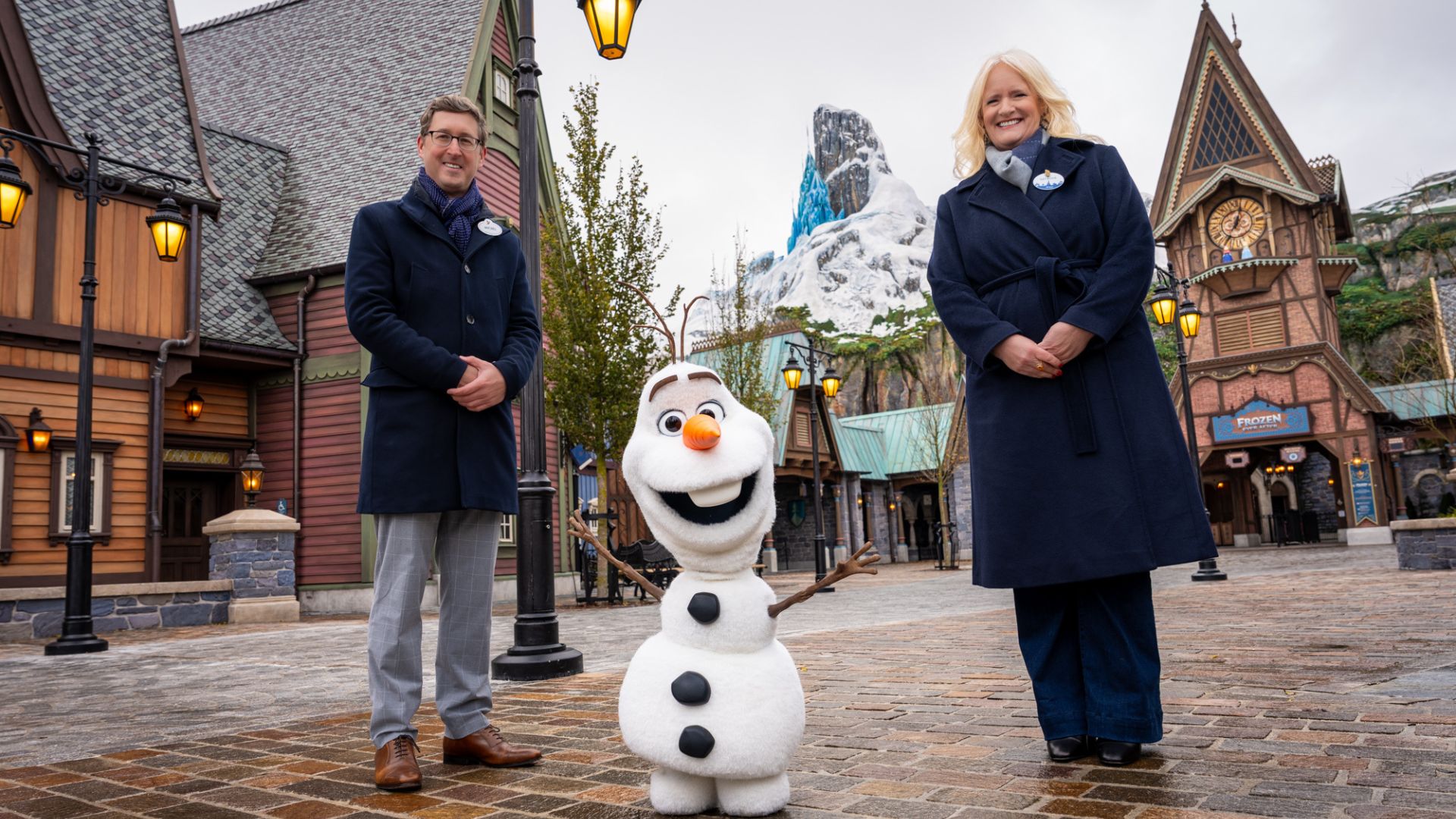 an image of the creators of Frozen with the robotic Olaf