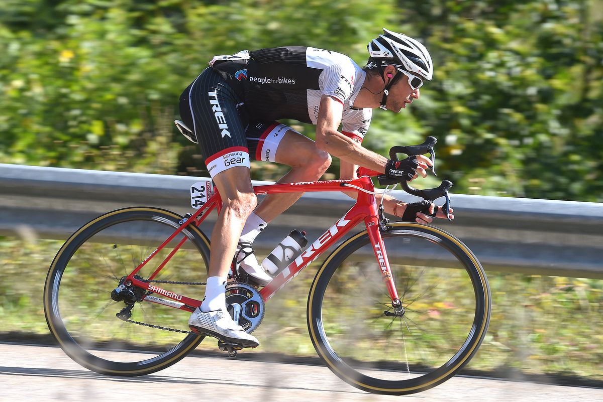 Fr&auml;nk Schleck (Trek Factory Racing) cornering