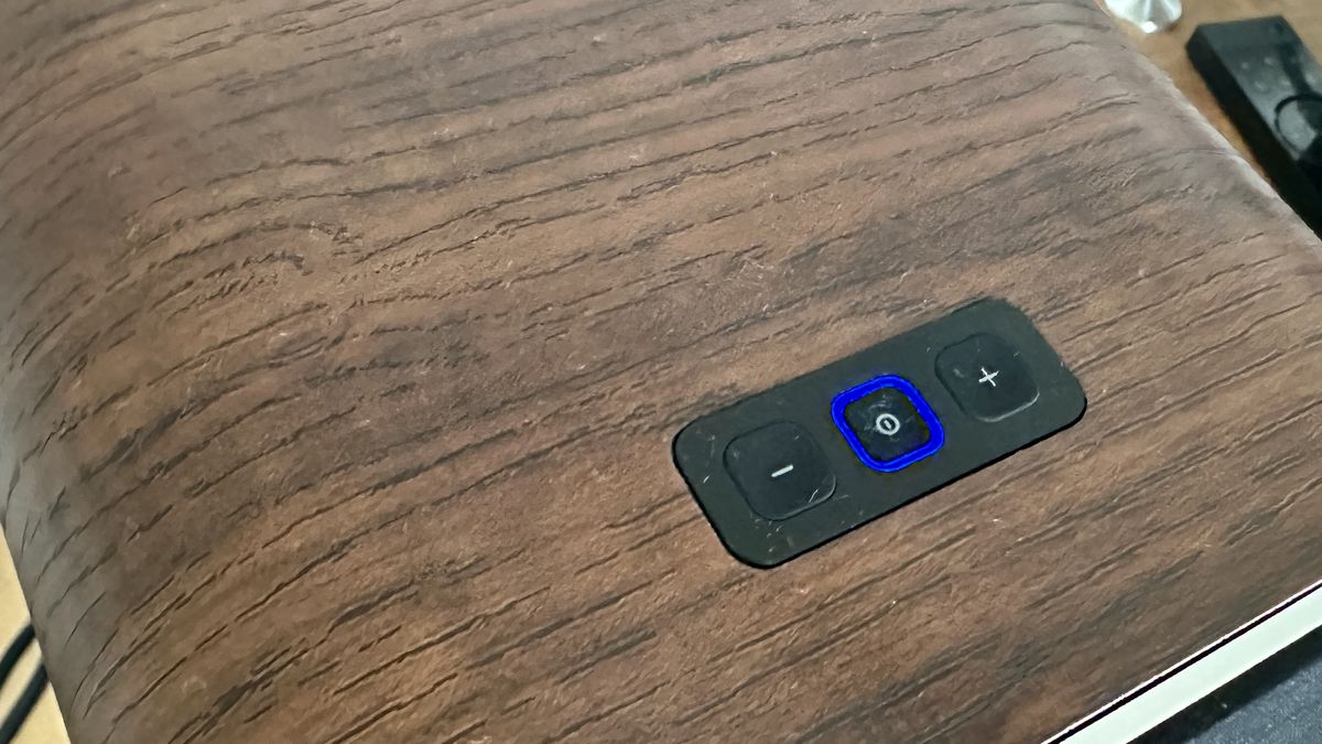 Q Acoustics M40 HD close-up on the top plate