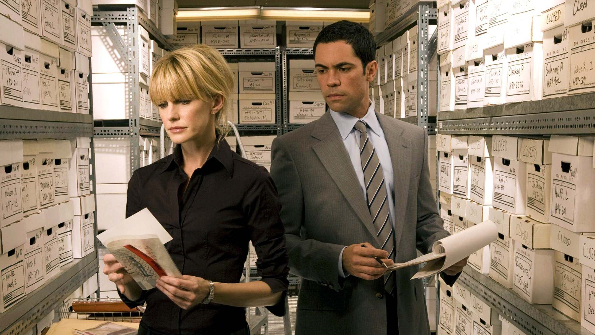 Kathryn Morris and Danny Pino in Cold Case