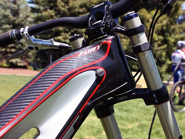 The integrated head tube is 1.5"-compatible.