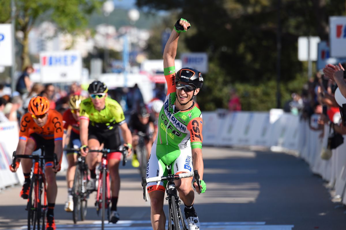Alessandro Tonelli (Bardiani-CSF) takes the stage win