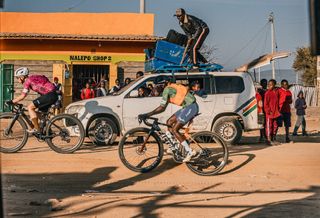 Gravel Earth Series: Kenyan riders sweep men's podium while Swedish national champion Nathalie Eklund earns women's title at Migration Gravel Race