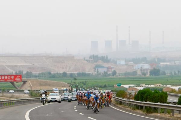 Tabriz Petrochemical Team on the front during the stage