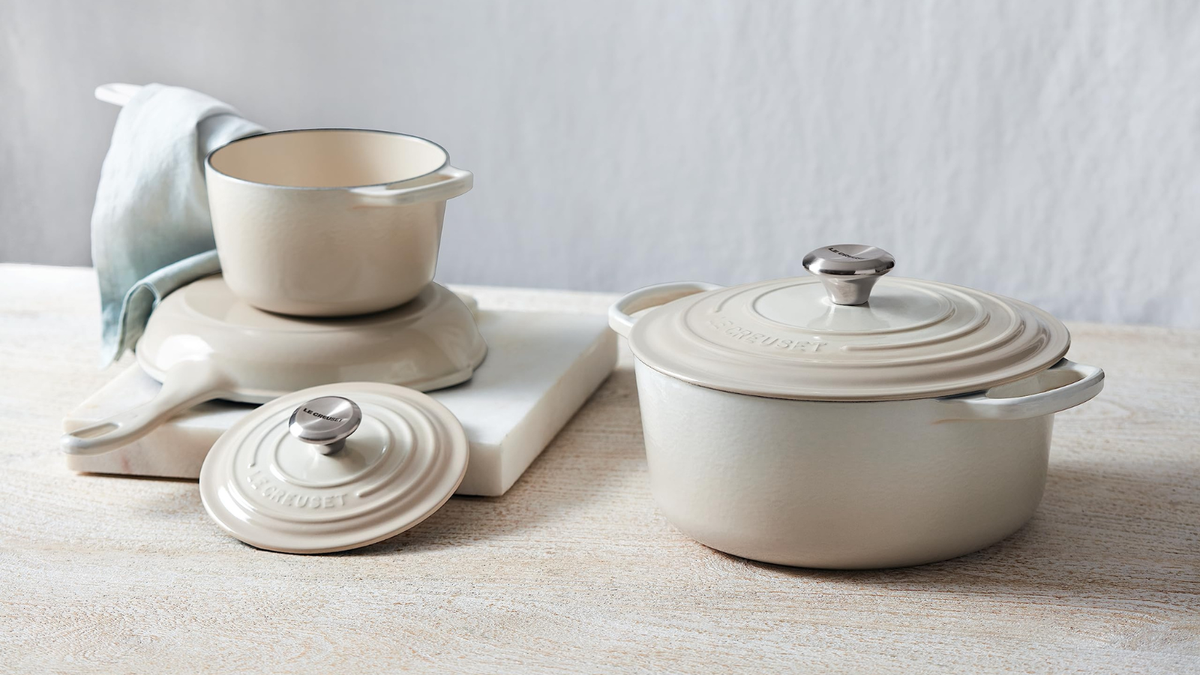 Le Creuset discontinues the classic meringue color |