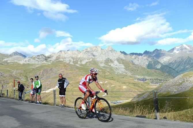Joaquim Rodriguez (Katusha) rides away