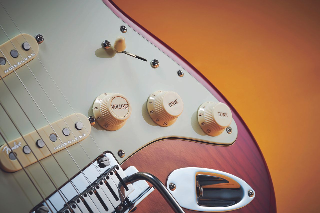 Pressing a subtle switch on the volume control activates S1 switching that adds the neck pickup into series when activated in positions 1, 2 and 3; position 1: bridge and neck, position 2: bridge, middle and neck, position 3: middle and neck