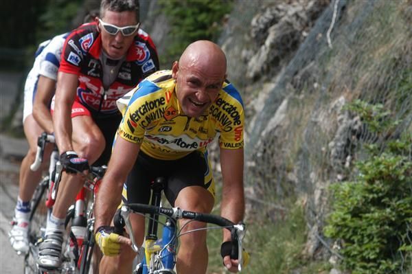 Scott Sunderland follows the wheel of the late Marco Pantani.
