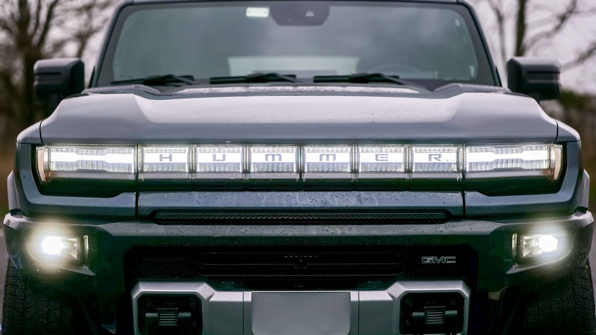 2025 GMC Hummer EV 3X SUV test drive.