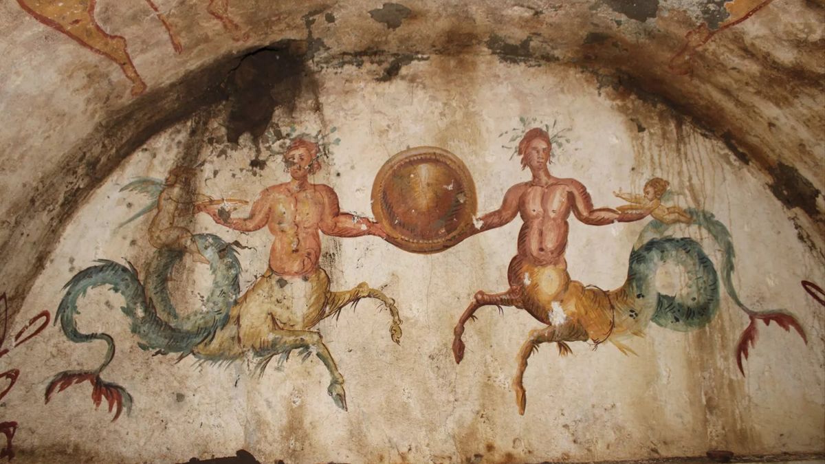Míticos perros del infierno y centauros marinos pintados en una tumba de 2.200 años descubierta en Italia