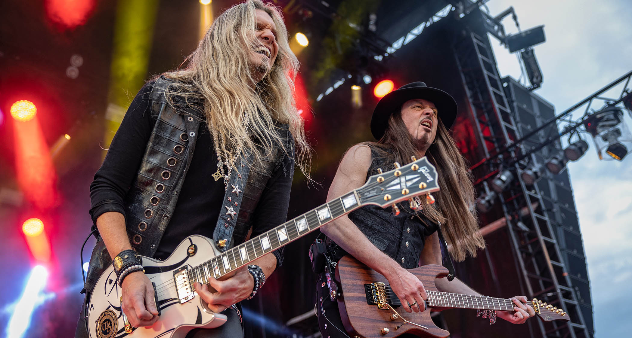 Joel Hoekstra (left) and Reb Beach shred onstage