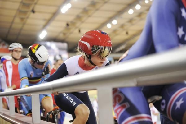 Riders await the start of the omnium elimination race