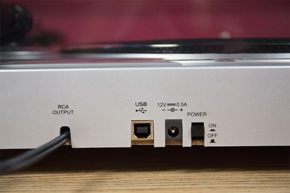 The power switch and USB output are located on the T300A&rsquo;s back panel.