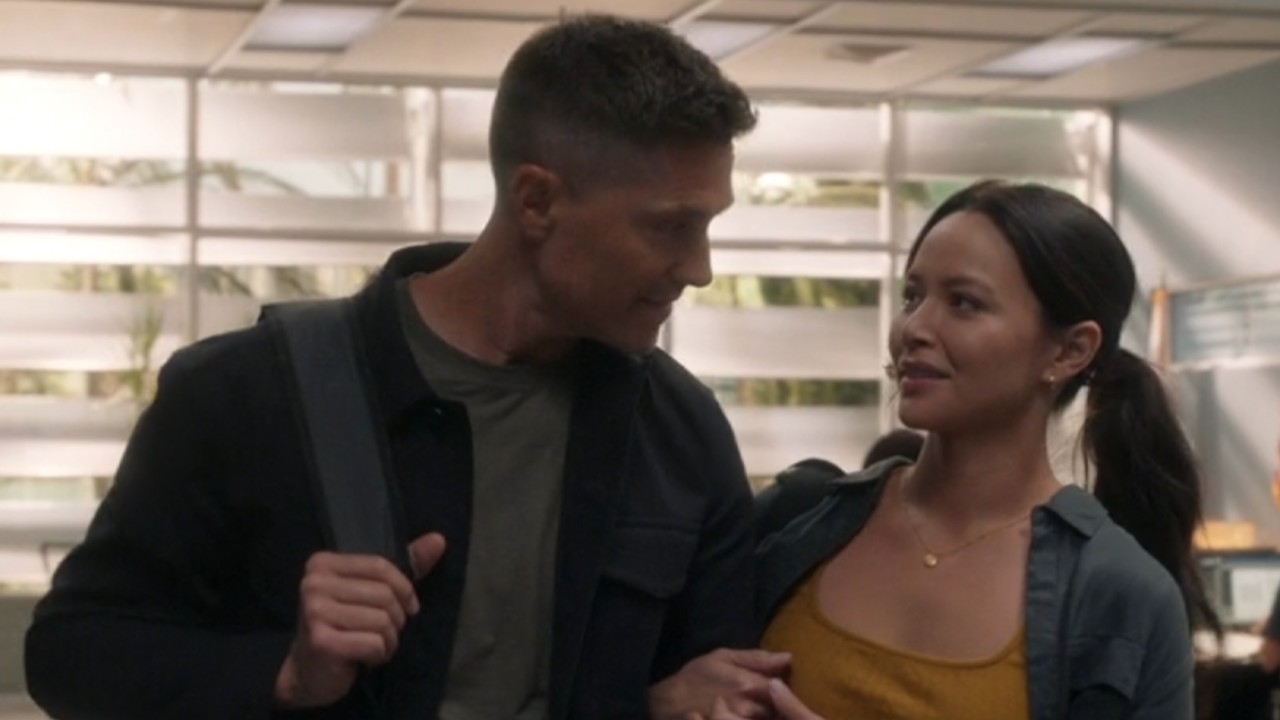 Tim and Lucy holding hands in the precinct in the Season 8 premiere of The Rookie.