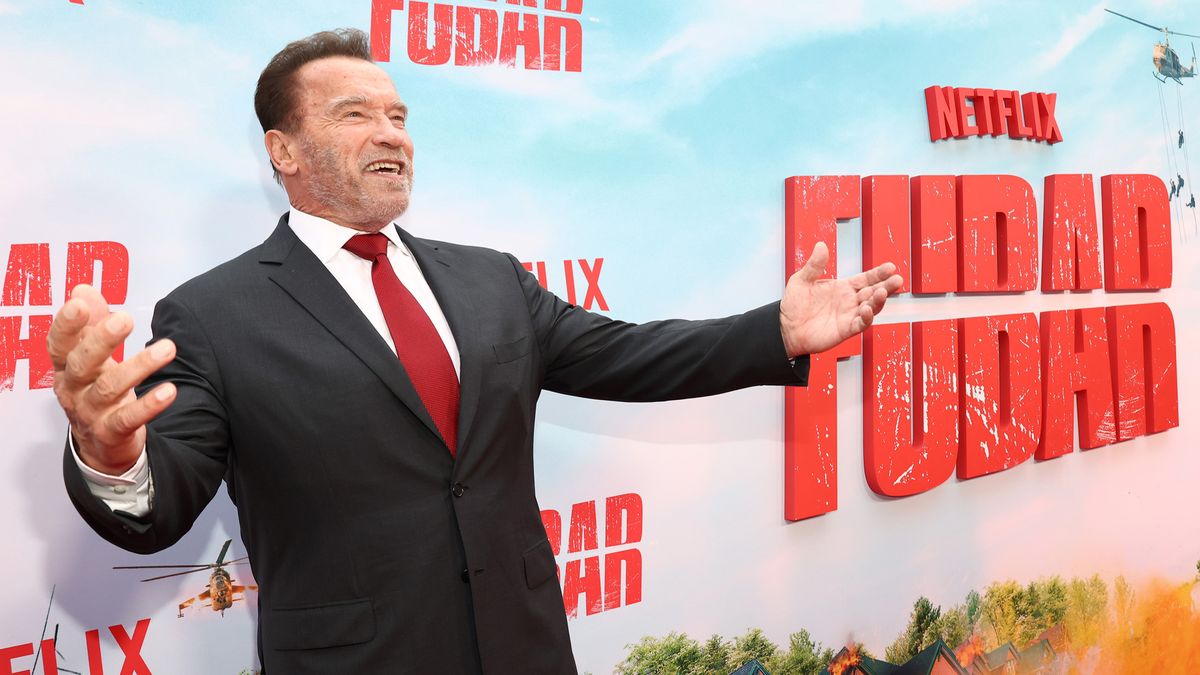 Arnold Schwarzenegger poses for photographs at the premiere for Netflix&#039;s Fubar TV show