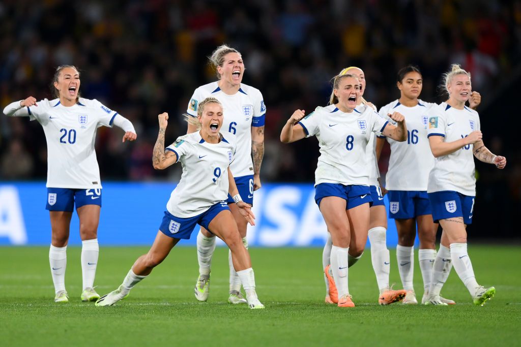 Chloe Kelly of England celebrates scoring her team&#039;s fifth and winning penalty in the penalty shoot out during the FIFA Women&#039;s World Cup Australia &amp; New Zealand 2023 Round of 16 match between England and Nigeria at Brisbane Stadium on August 07, 2023 in Brisbane, Australia. (Photo by Justin Setterfield/Getty Images)