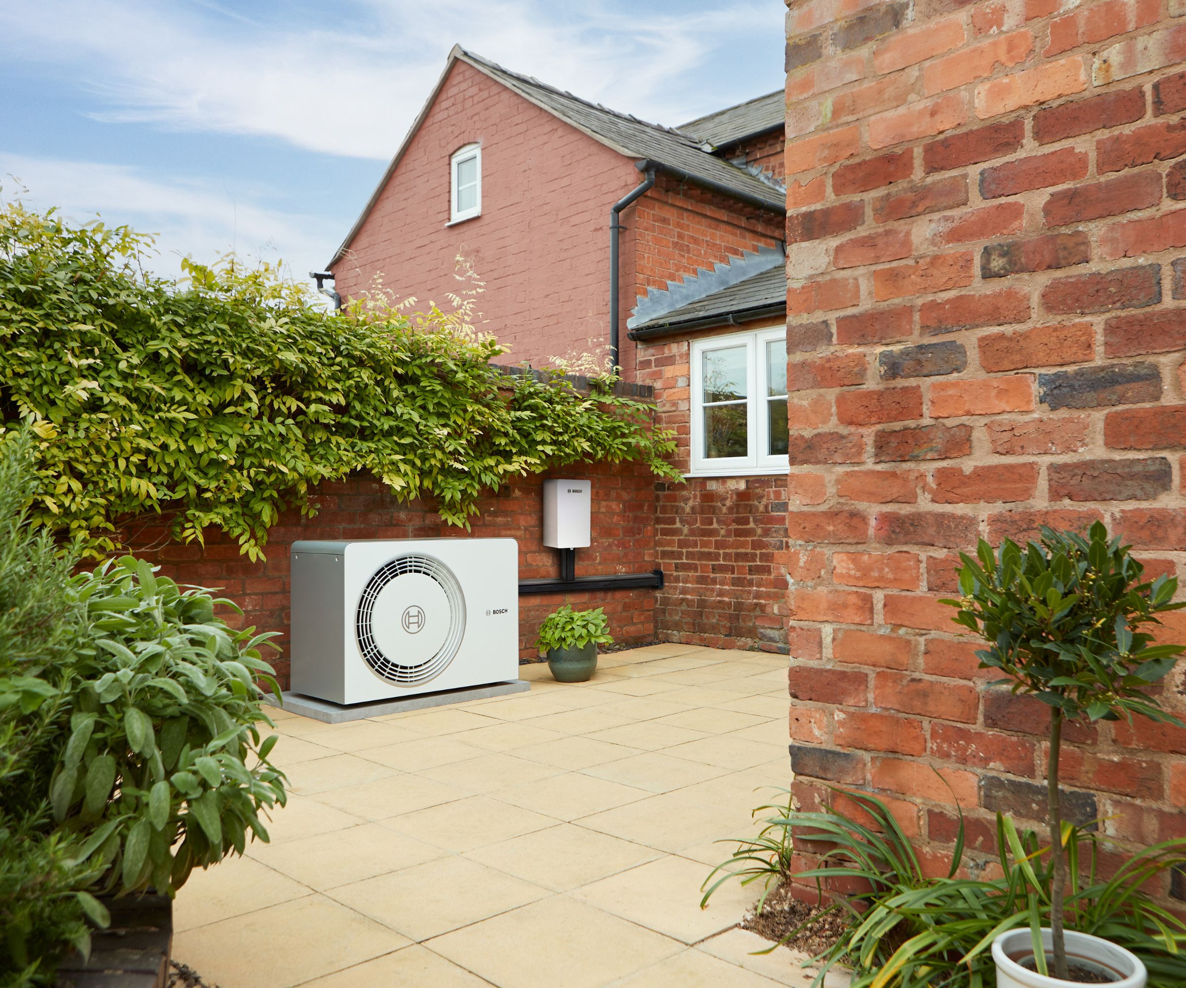 Compress 5800i AW heat pump + Compress 5800i Hybrid unit