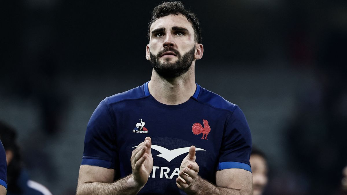 France&#039;s flanker Charles Ollivon claps supporters prior to the Six Nations France vs England live stream