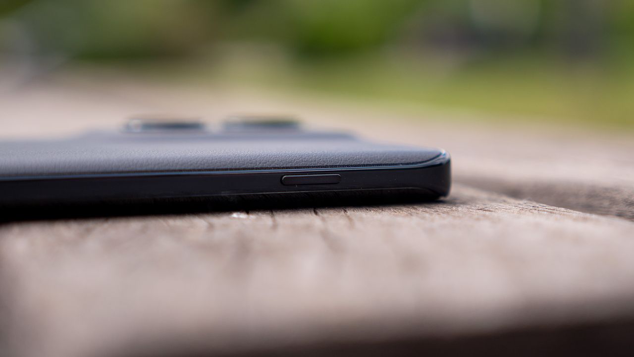 The custom key on the left side of the Motorola Edge (2024)