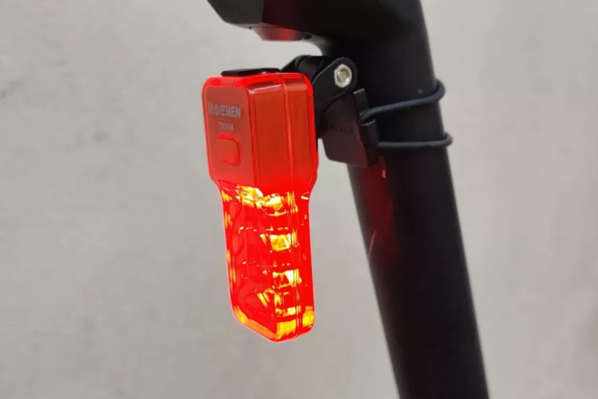 Image shows the Ravemen TR30M rear light mounted on a bike.